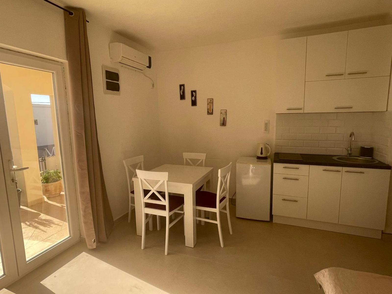 Talija Apartments Krimovica Budva Bilik gambar